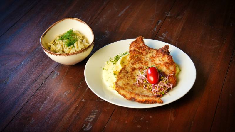 Kotlet schabowy z kością