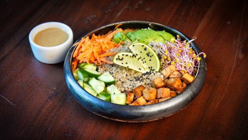 Poke bowl z tofu - wegetariański